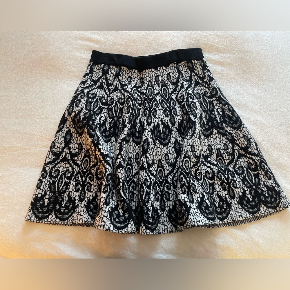 Black and White Knit Skirt with Stretch
